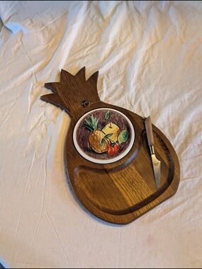 2/30$ Vintage Pineapple-Shaped Wood Cheese Board with Fruit Tile